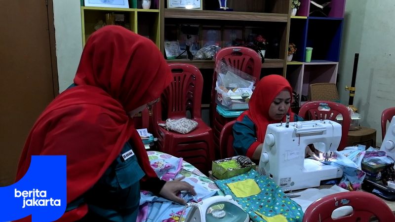 Warga Penjaringan Dibekali Pelatihan Jahit Busana