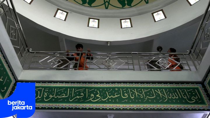 REV Sambut Ramadan, PPSU Kelurahan Cikoko Bersihkan Masjid Jami Al-Hasana.mp4