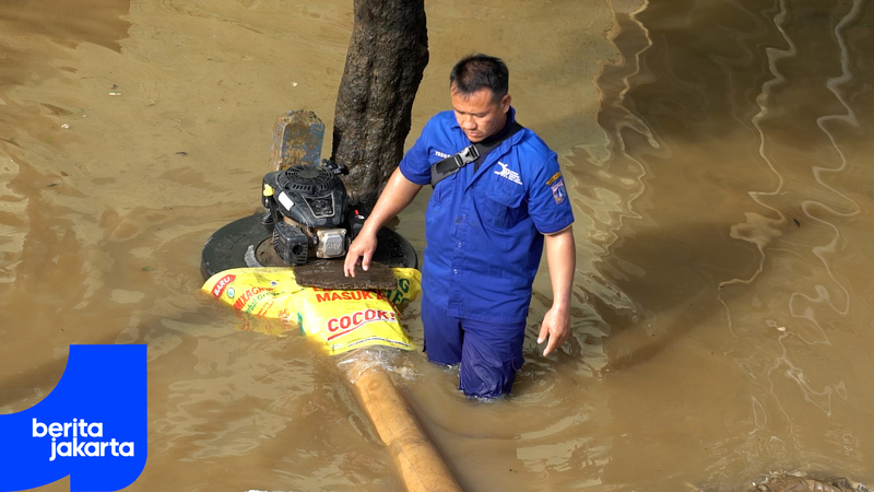 Tinjau Banjir di Jaksel, Pramono Instruksikan Jajaran Siaga 24 Jam