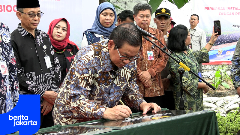 Tingkatkan Kesehatan, Pramono Resmikan Tangki Septik Komunal di Pasar Rebo