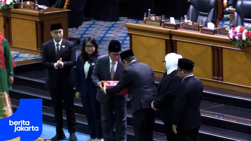 Pramono Submits Draft Regional Regulation on 2026 Regional Budget and Changes to PAM Jaya's Status