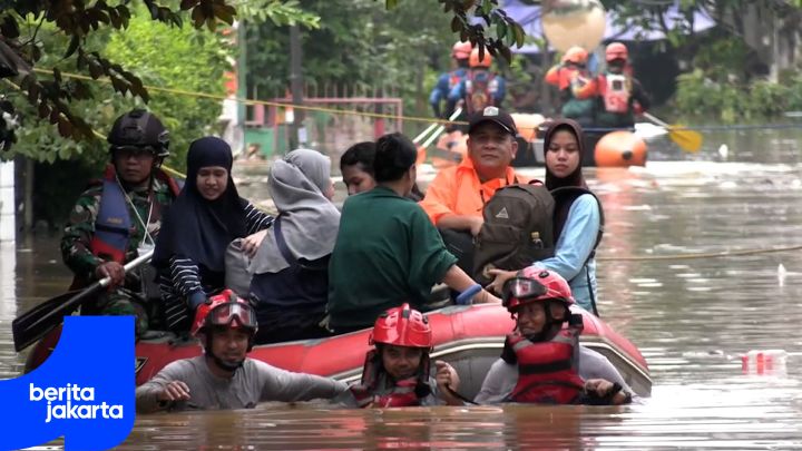 revREVPetugas Gabungan Evakuasi Warga Terdampak Genangan di RW 04 Bintaro.mp4