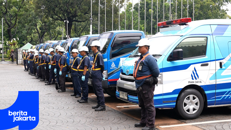 Jakarta Gov. Flags Off Mobile Water Treatment Units for Sumatra