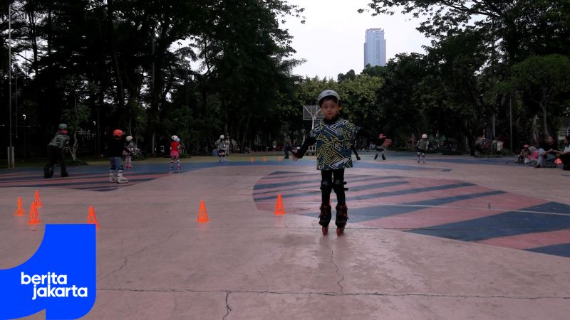 Keceriaan Anak Hiasi Taman Menteng dengan Inline Skate