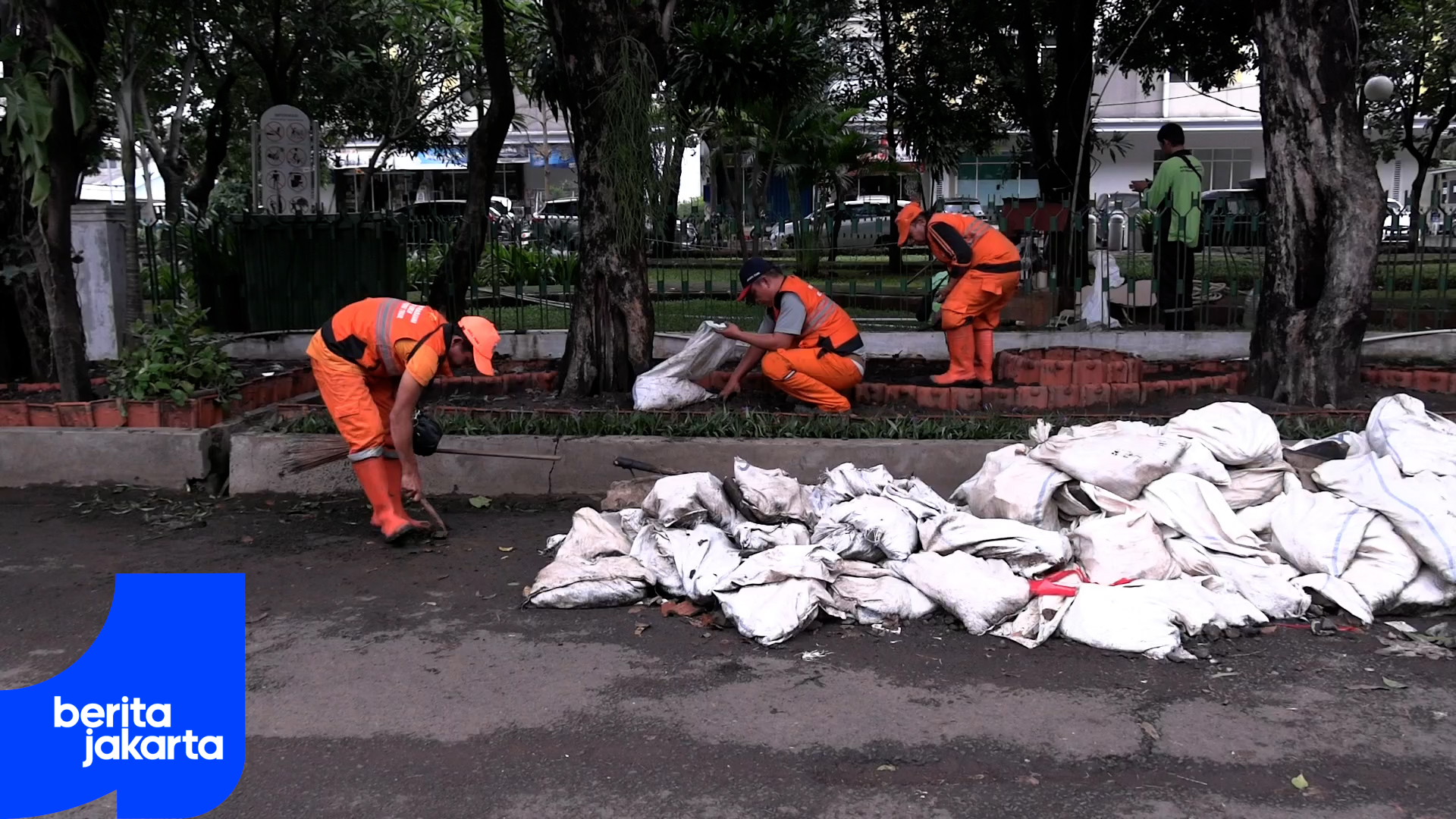 Kelurahan Kelapa Gading Timur Laksanakan Penataan Kawasan Triwulan I.mp4