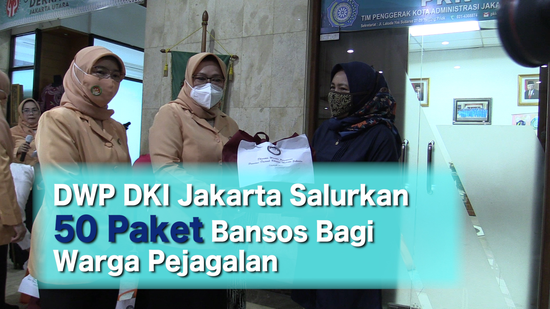 1303_anita_DWP DKI Jakarta Salurkan 50 Paket Bansos Bagi Warga Pejagalan .mp4