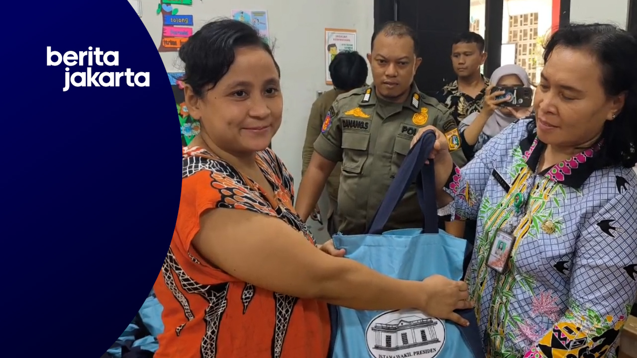 Kelurahan Kampung Melayu Distribusikan Bantuan Logistik Penyintas Genangan