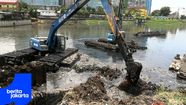 Satu Juta Kubik Lumpur Ditargetkan Terkeruk dari Waduk Pluit.mp4