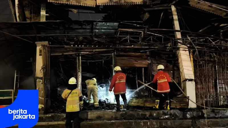 35 Mobil Damkar Jinakkan Kebakaran Pasar Taman Puring
