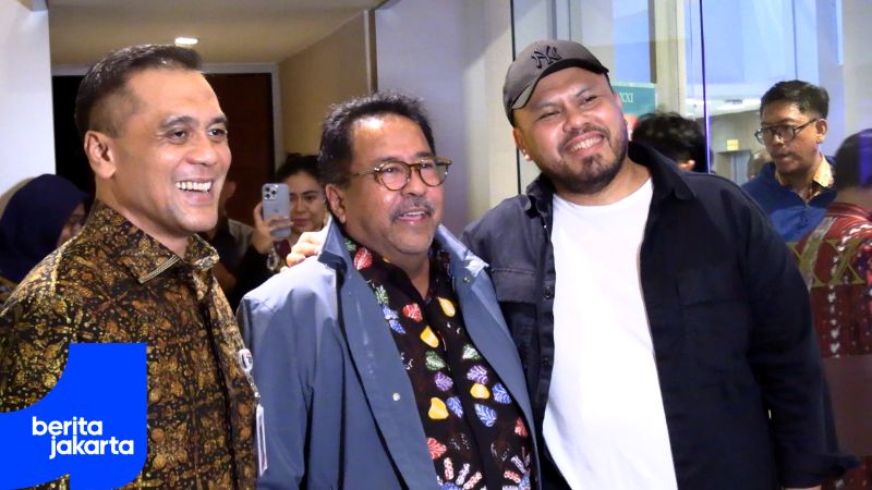 Rano Ajak PPSU dan Gulkarmat Tonton Film Pengepungan di Bukit Duri