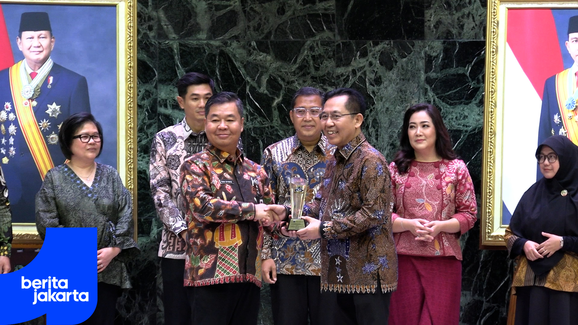 Pj Gubernur Serahkan Padmamitra Award DKI Jakarta 2024