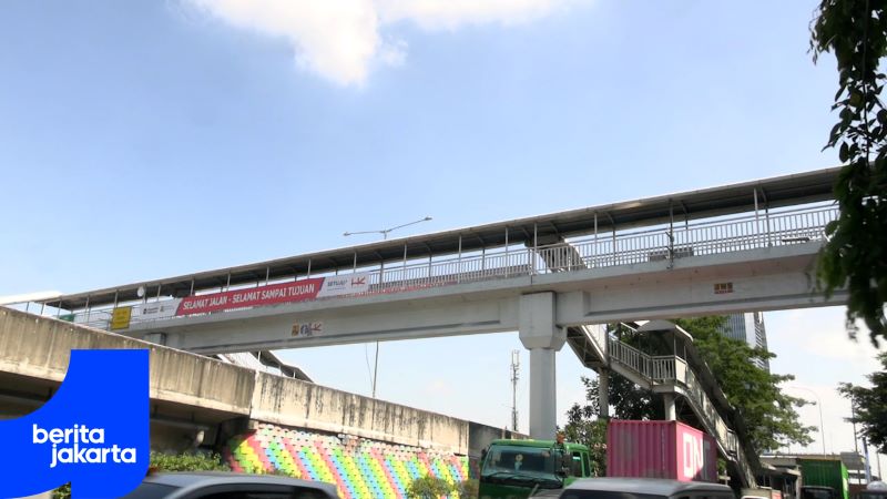 35 Pedestrian Bridges in North Jakarta Operate at Maximum Capacity