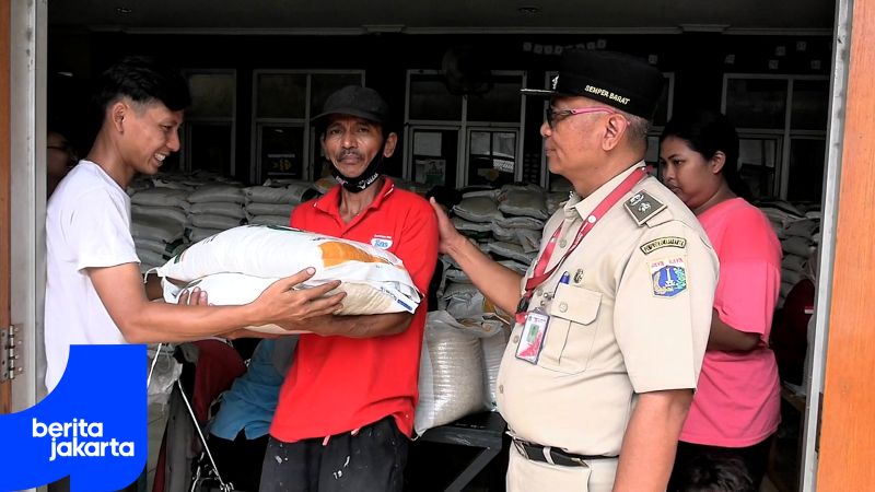 Kelurahan Semper Barat Tinjau Distribusi 1.606 Paket Bantuan Beras