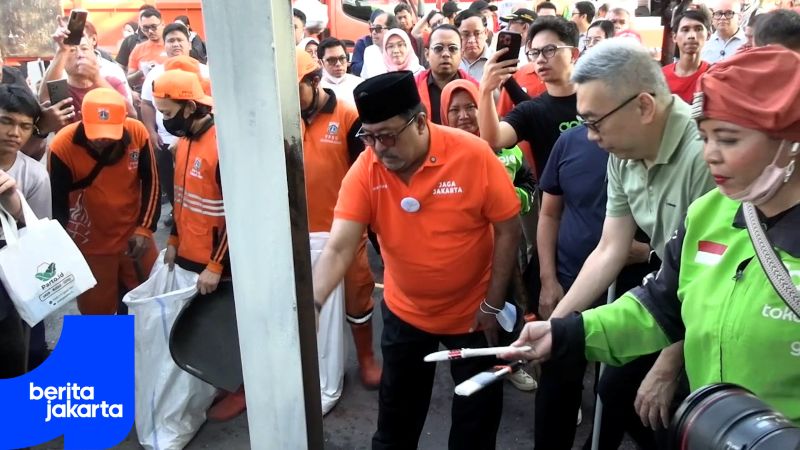  Jaga Jakarta, Pemprov DKI Gotong Royong Bersihkan Halte Senen Central