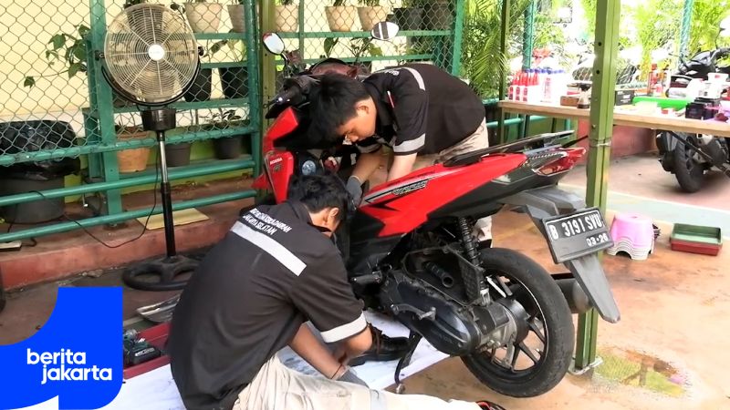 20 Motor Ojol Diservis Gratis di Pelatihan Mekanik PPKD Jaksel