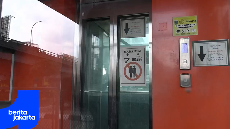Lift JPO Skywalk Kebayoran Lama Kembali Beroperasi 