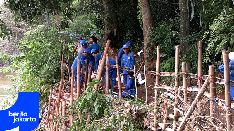 SDA Kramat Jati Perbaiki Turap Longsor di Cililitan