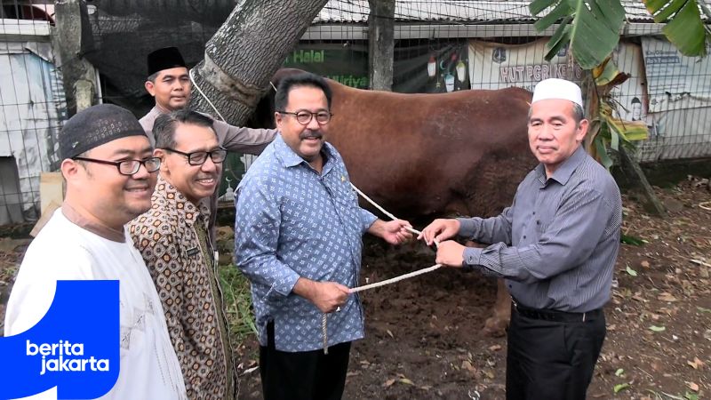 Rano Serahkan Hewan Qurban ke Masjid Al-Mujahidin Lebak Bulus