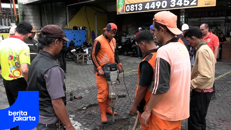 Wali Kota Jaktim Tinjau Pengerukan Saluran Phb Waru Rawamangun