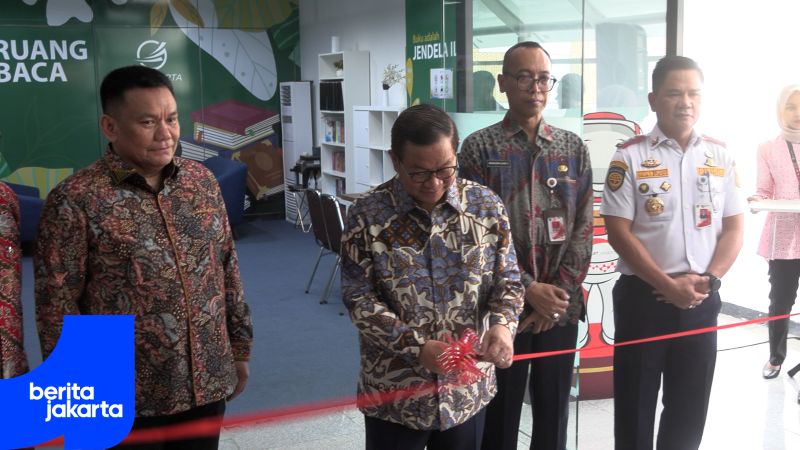  Pramono Resmikan QRIS Tap dan Ruang Baca LRT Jakarta
