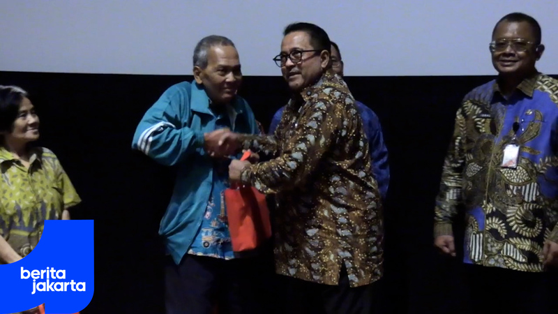 Rano Ajak 100 Lansia Nonton Bareng Film Agak Laen