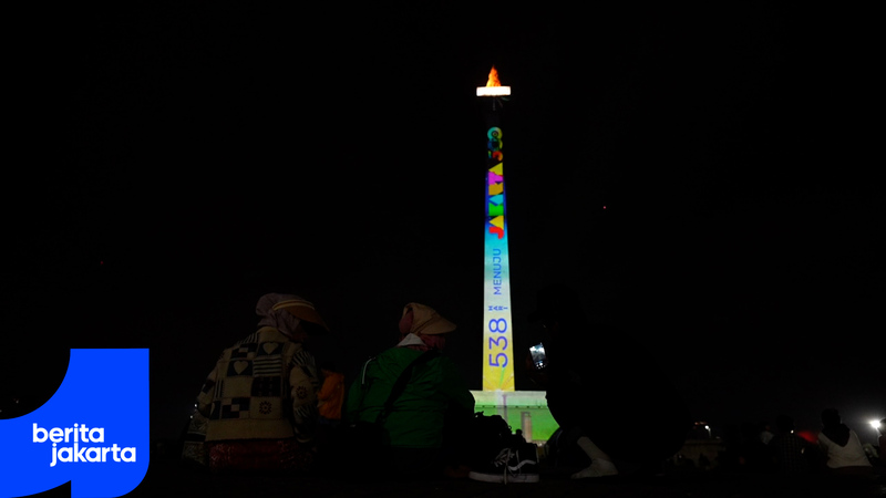 Menikmati Malam Tahun Baru Bersama Keluarga di Kawasan Monas 