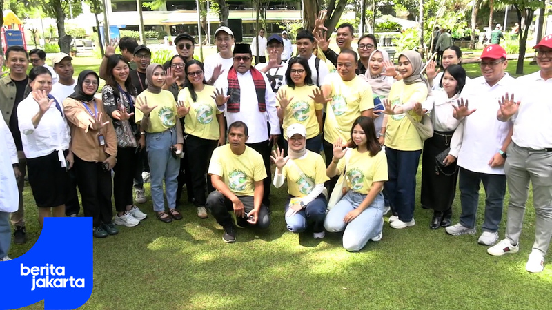 Rano Tanam 40 Pohon Menteng di Taman Menteng