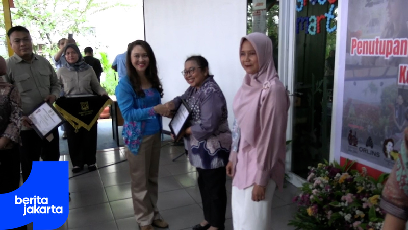 Dewi Rano Tutup Pelatihan Merangkai Bunga Gelombang III kelurahan TDS 