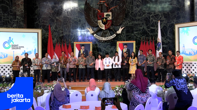 Pramono Serahkan Piagam Derap Kerja Sama Jakarta Awards 2025