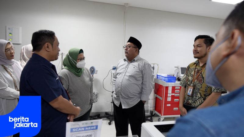 Rano Kunjungi Korban Ledakan SMAN 72 di Rumah Sakit