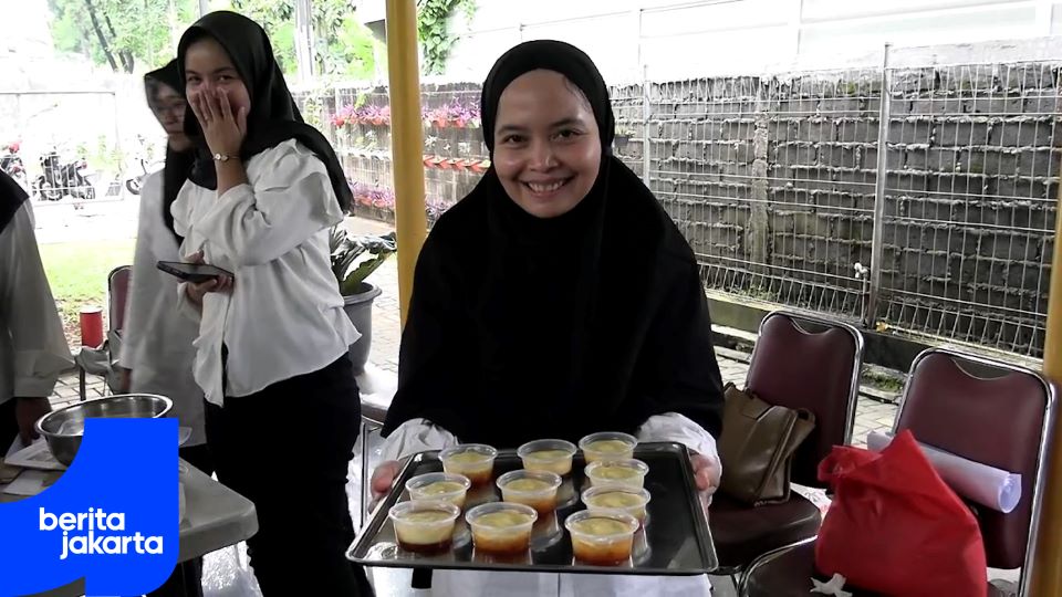 REVSudin Nakertransgi Jaktim Gelar Pelatihan Kue di RPTRA Susukan Ceria.mp4