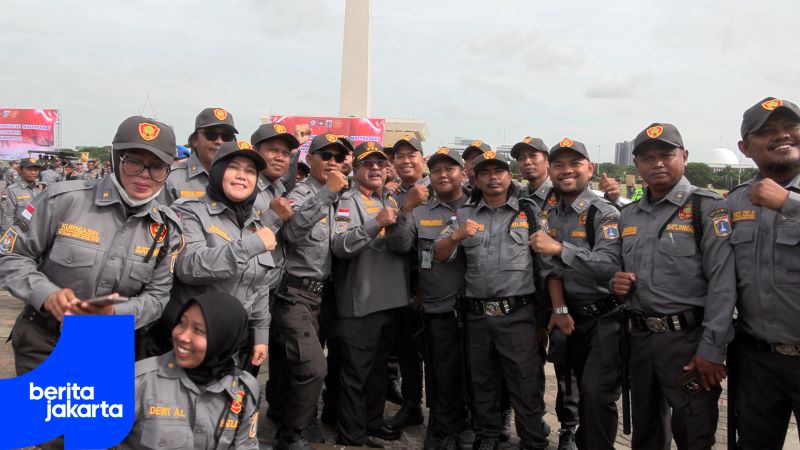 Rano Inaugurates 5,234 Members of of Jakarta Satlinmas and Linmas