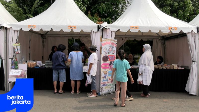  Residents Flock to Bazaar at RPTRA Gajah Tunggal Kembangan