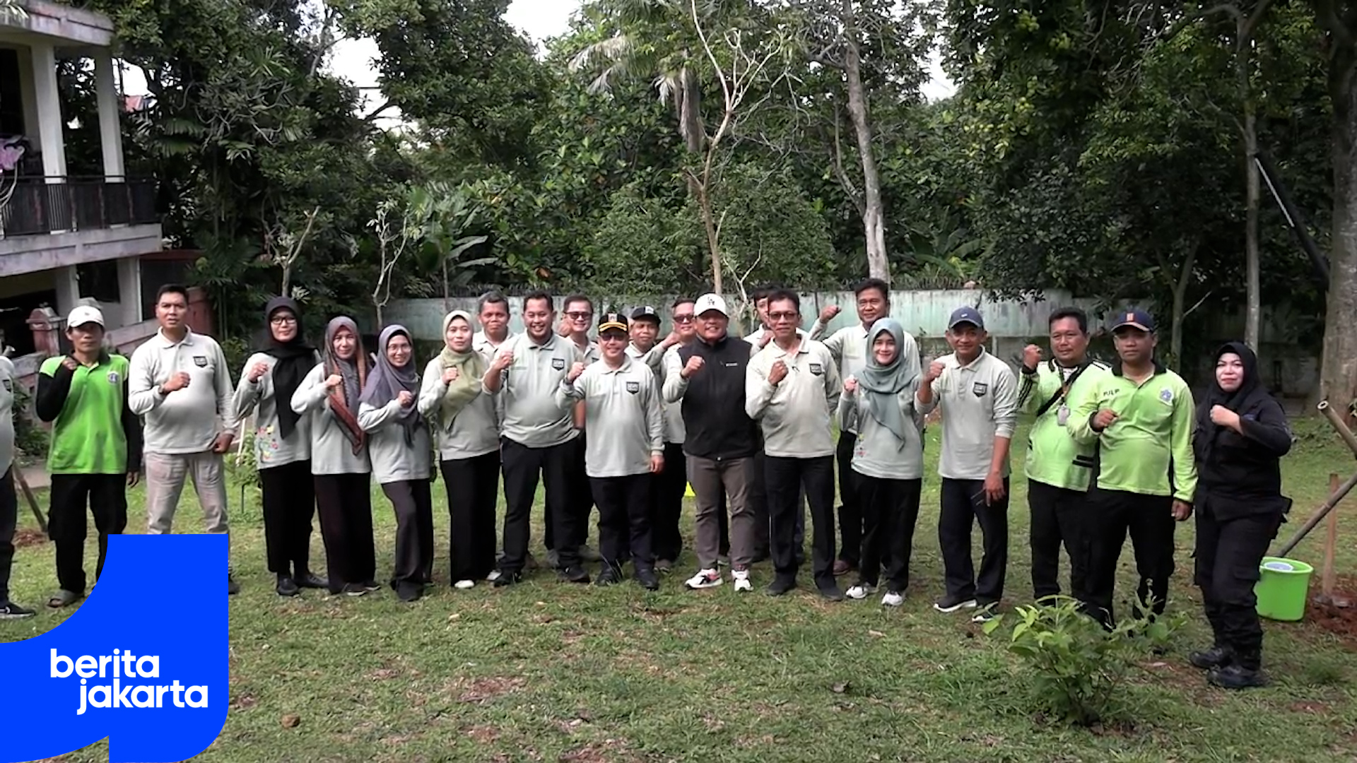 Sudin Tamhut Jaksel Tanam 10 Pohon Tabebuya di Taman Wates Asri.mp4