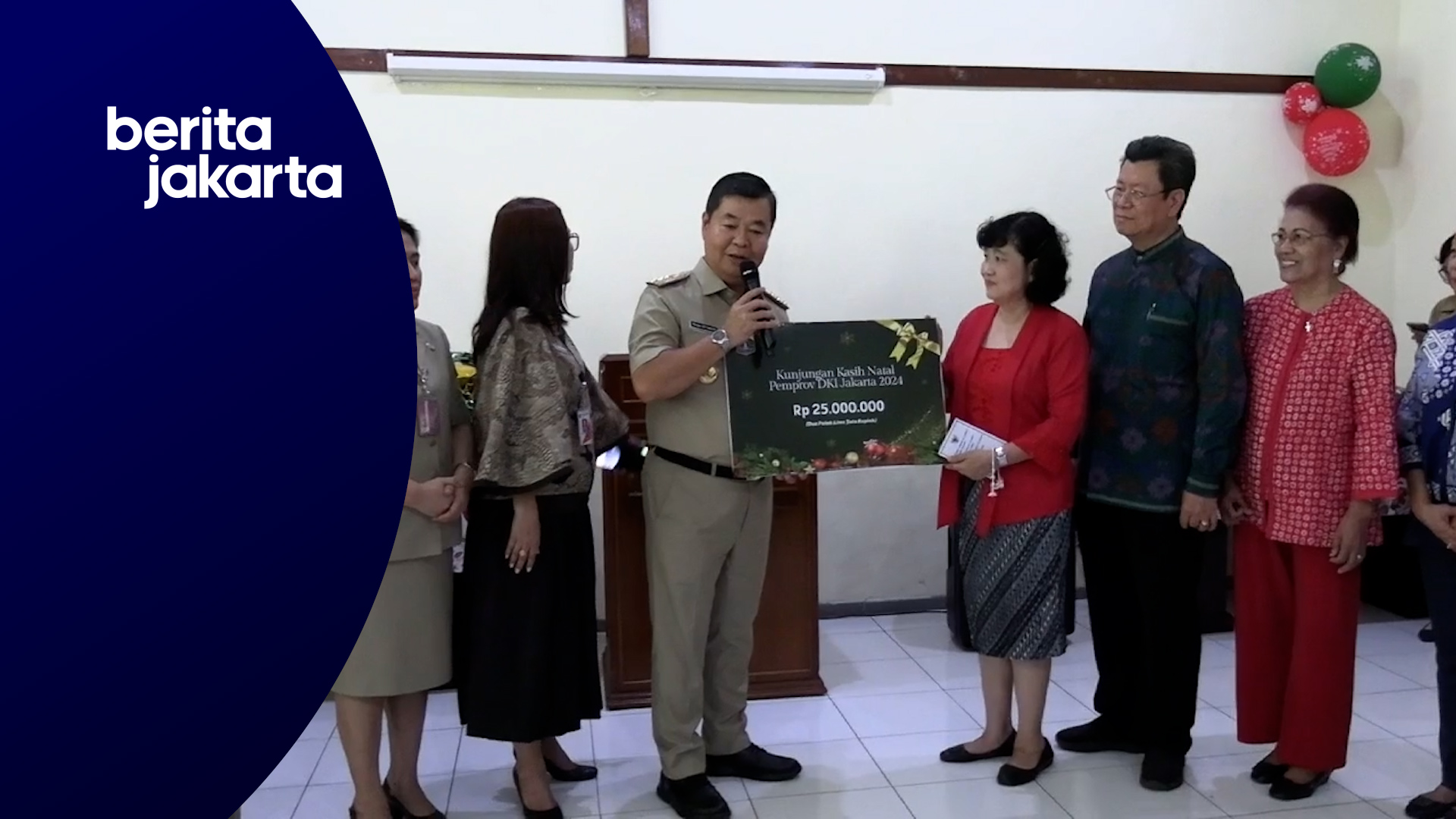 Berbagi Kebahagian Natal, Pj Gubernur Teguh Kunjungi Panti Asuhan dan Lansia