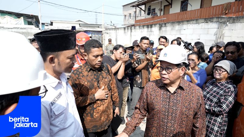 Pramono Reviews Construction of Tidal Flood Mitigation Embankment in Muara Angke