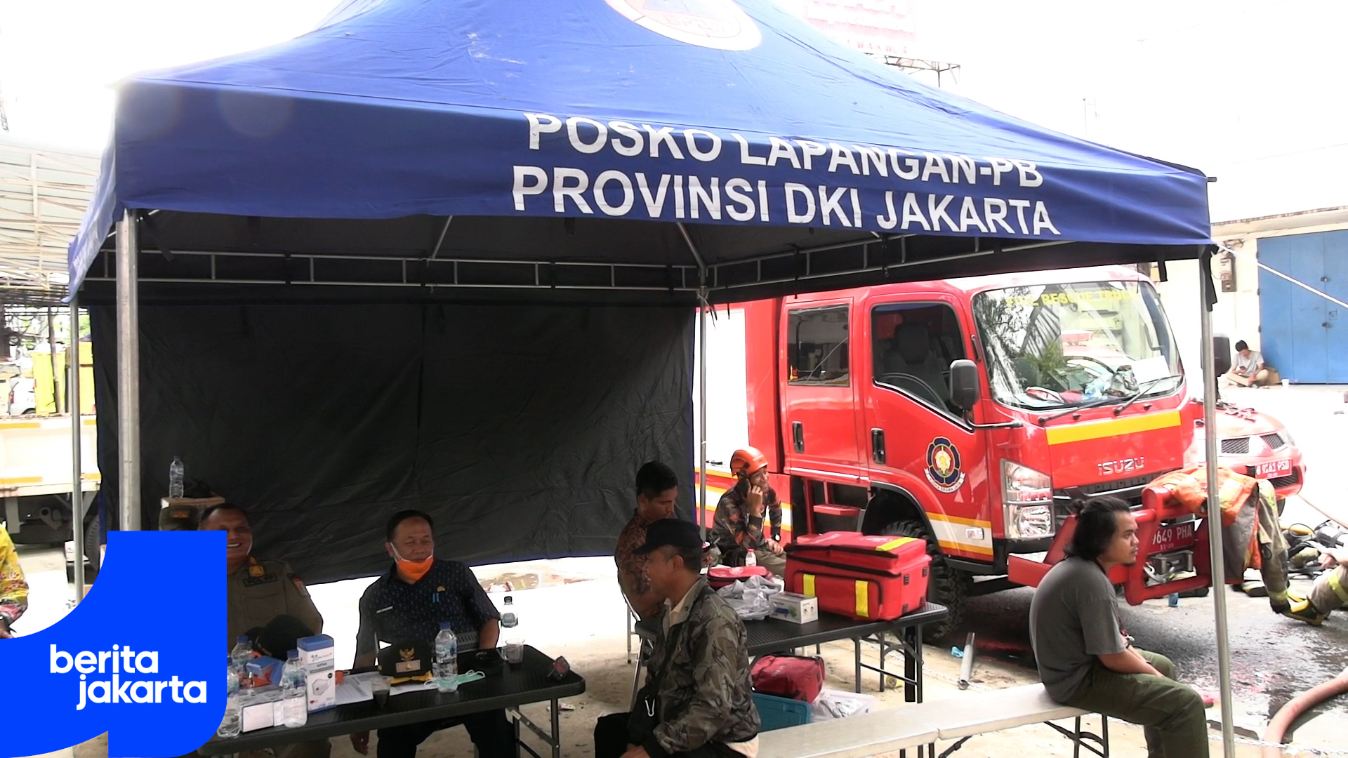 BPBD Gerak Cepat Dirikan Posko Kebakaran Glodok Plaza.mp4