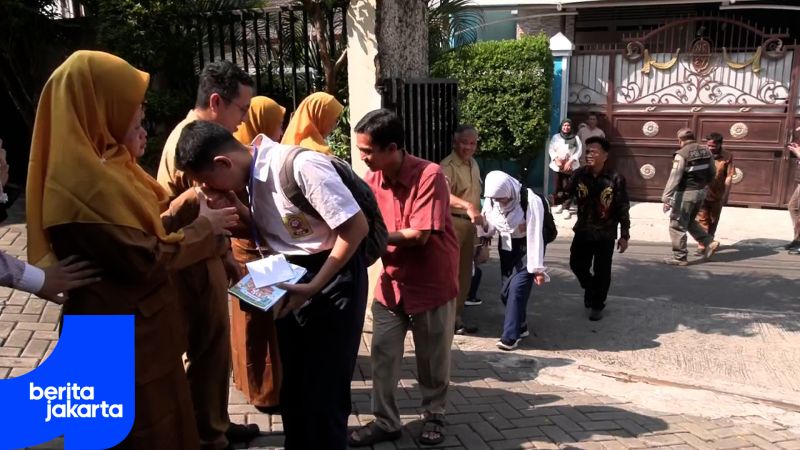Pramono Encourages Jakarta Civil Servants Taking Children on the First Day of School