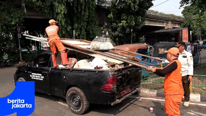 Rabu Tertib, Kelurahan Bukit Duri Tertibkan Bangunan Liar