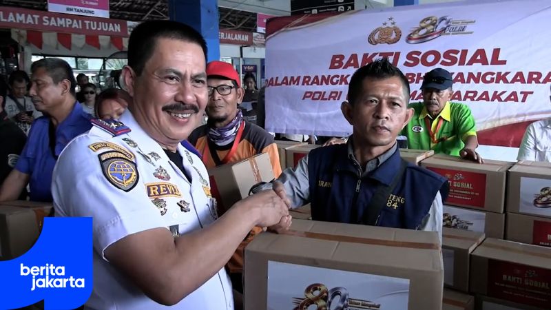 750 Warga Terima Bantuan Sosial di Terminal Kampung Rambutan