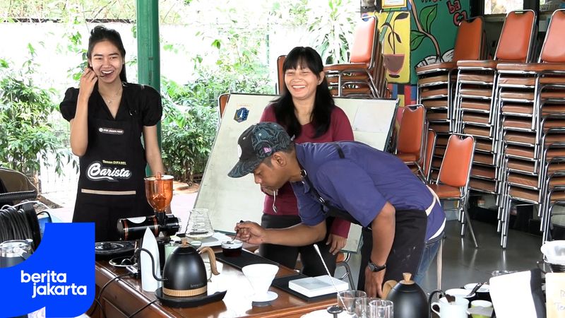 10 Warga Petojo Utara Ikuti Pelatihan Barista