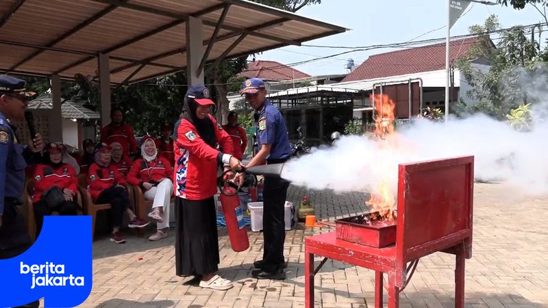 Warga RW 14 Pulogebang Diedukasi Pencegahan Dini Kebakaran