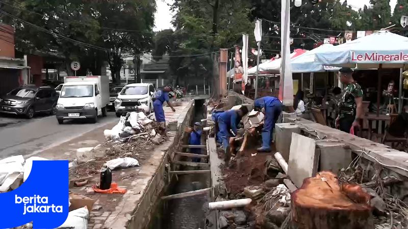 Turap Saluran Air di Tebet Barat IV Diperbaiki