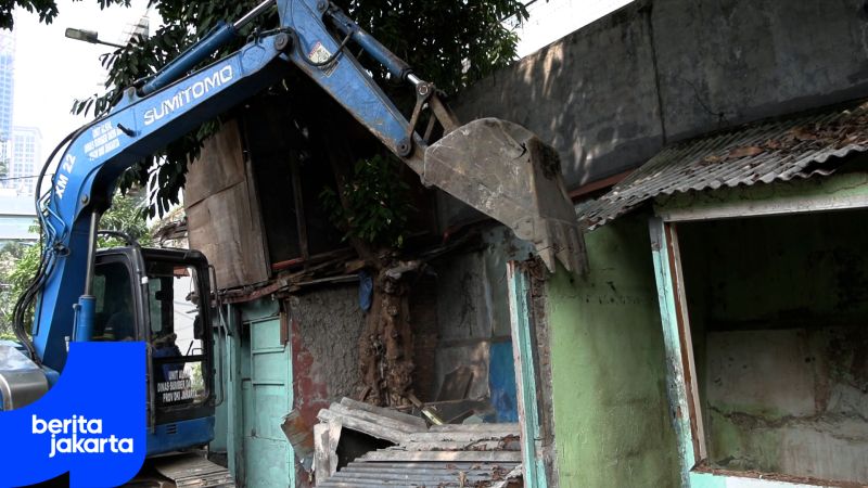 Petugas Gabungan Bongkar Tujuh Bangunan Liar di Kampung Bali
