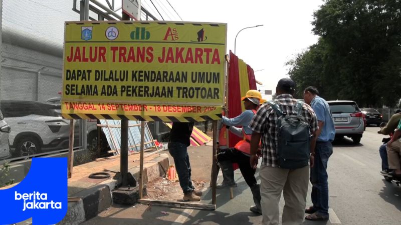 Sudin Bina Marga Jaktim Revitalisasi Trotoar di Jalan Haji Darip