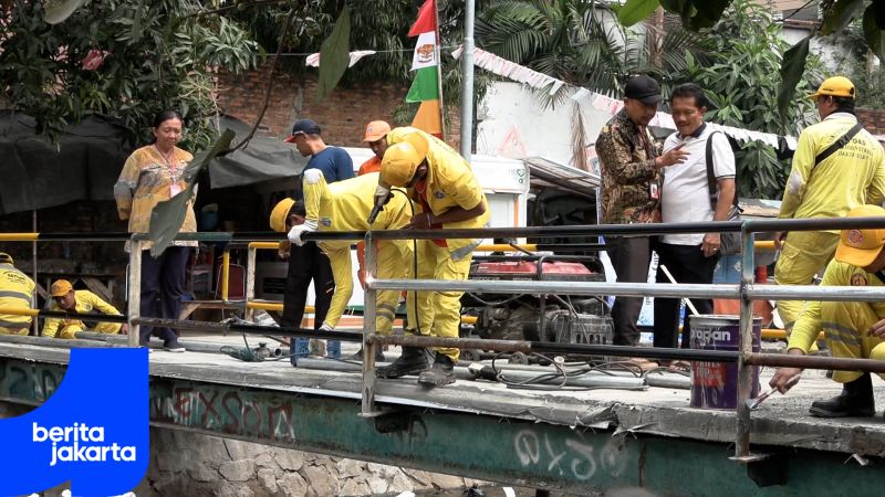 Jembatan RW 10 Mangga Dua Selatan Diperbaiki
