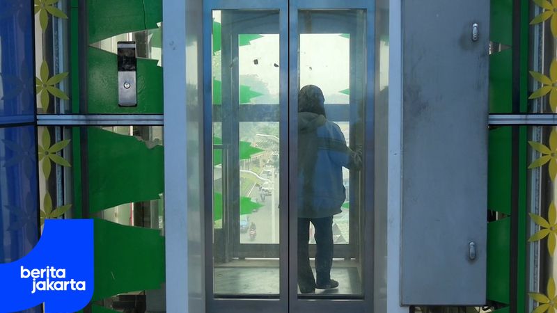 Lift JPO Tapal Kuda Lenteng Agung Kembali Beroperasi