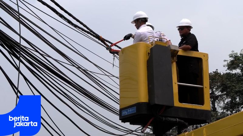 Ujung Menteng Beautifies Streetscape with Organized Cable System