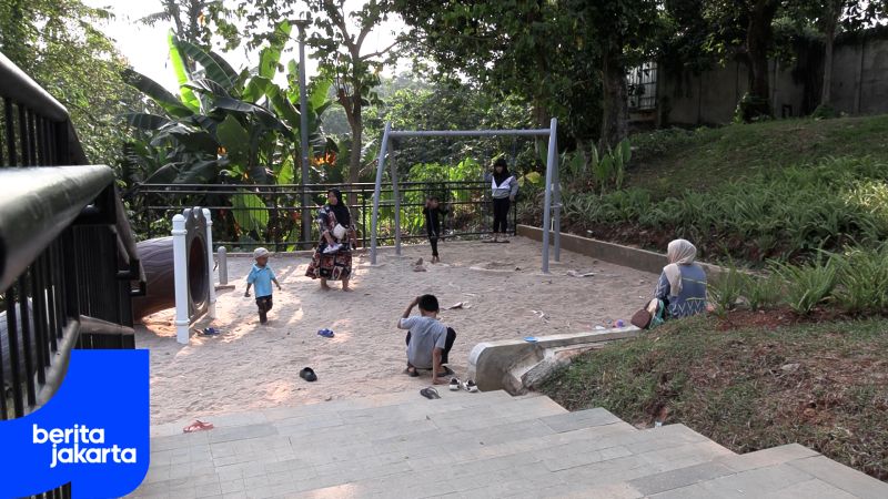 Menikmati Sore Hari di Taman Kampung Kandang 04 Jagakarsa