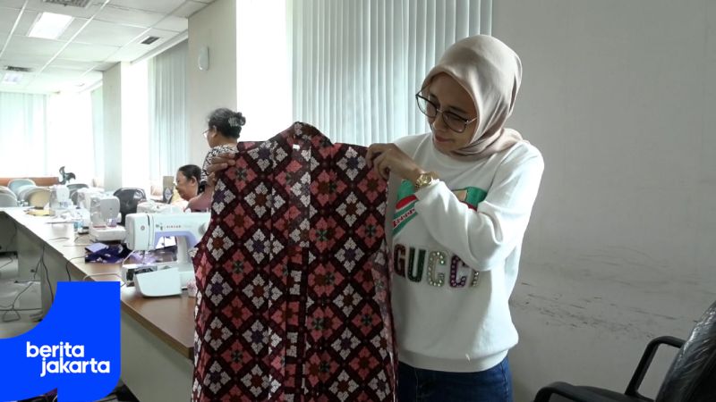 Sudin PPKUKM Jaksel Gelar Pelatihan Menjahit Kebaya Kutubaru